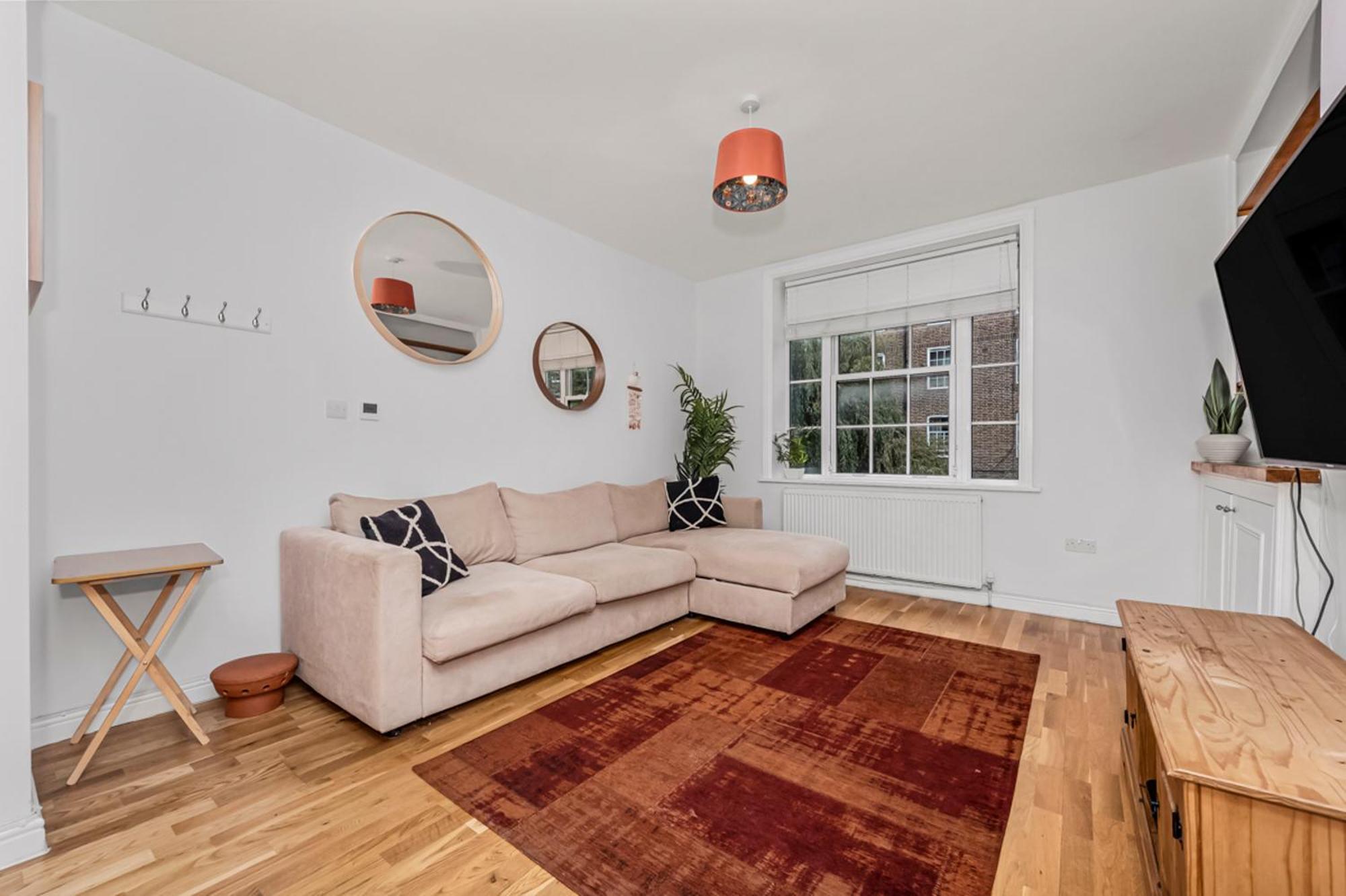 Stunning Modern 2 Bed Near Eye *